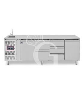 Mesa refrigerada con fregadero - 5 cajones 2 puertas, motor a la izquierda, Prof. 700 mm, temp. +2°C/+8°C, con grifo