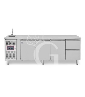 Mesa refrigerada con fregadero 2 cajones 3 puertas - motor a la izquierda, prof. 700 mm, temperatura +2°C/+8°C, con grifo