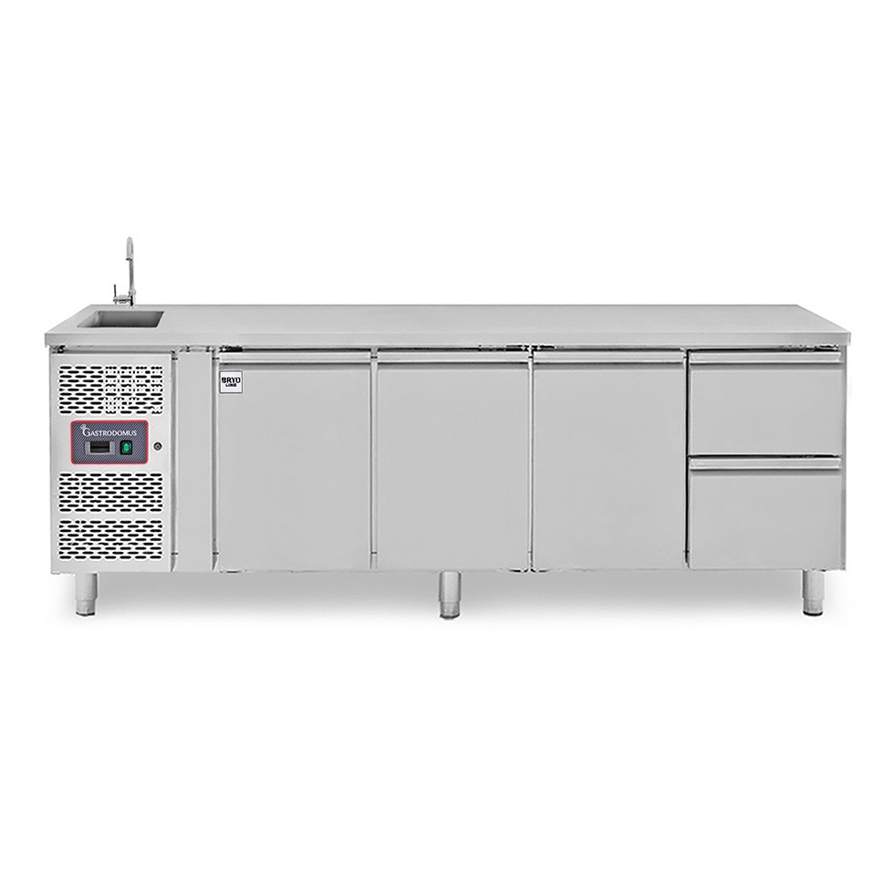Mesa refrigerada con fregadero 2 cajones 3 puertas - motor a la izquierda, prof. 700 mm, temperatura +2°C/+8°C, con grifo
