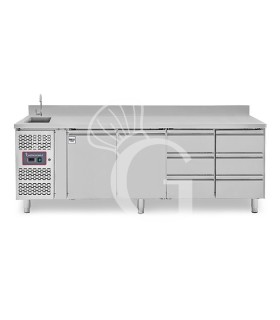 Mesa refrigerada 6 cajones 2 puertas con fregadero y peto, motor a la izquierda Prof. 700 mm, temp. +2°C/+8°C, con grifo