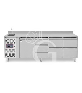 Mesa refrigerada 7 cajones 1 puerta con fregadero y peto, motor a la izquierda. Prof. 700 mm, temp. +2°C/+8°C, con grifo