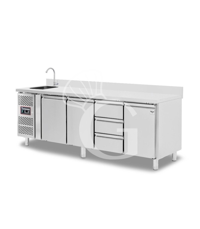 Mesa refrigerada con fregadero y armario, con 3 cajones y 3 puertas con peto trasero, profundidad 700 mm, +2°C/+8°C, grifo