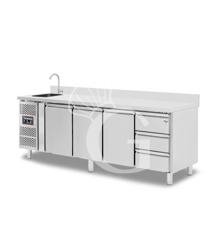 Mesa refrigerada con fregadero, armario, 3 cajones, 3 puertas con peto, motor a la izquierda, P 700 mm, +2 °C/+8 °C, con grifo