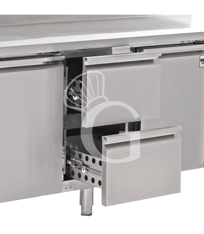 Mesa refrigerada 4 cajones 2 puertas con fregadero y peto, motor a la izquierda, Prof. 700 mm, temp. +2°C/+8°C, con grifo.