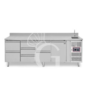 Mesa refrigerada 7 cajones 1 puerta con fregadero y peto , Prof. 700 mm, Temp. +2ºC/+8ºC, grifo incluido