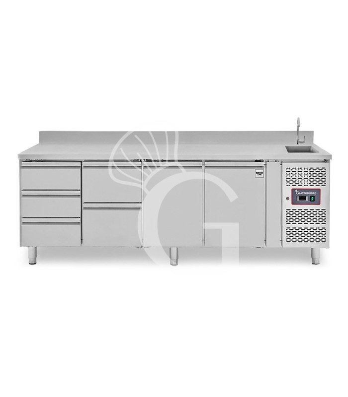 Mesa refrigerada 5 cajones  puertas con fregadero y peto, Prof.700 mm, Temp. +2ºC/+8ºC, grifo incluido