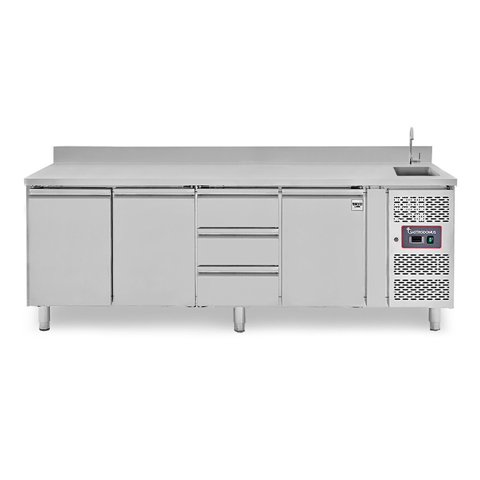 Mesa refrigerada 3 cajones 3 puertas con fregadero y peto , Prof. 700 mm , Temp. +2ºC/+8ºC, grifo incluido