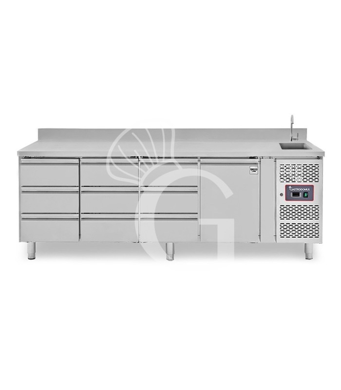 Mesa refrigerada 9 cajones 1 puerta con fregadero y peto , Prof.700 mm, Temp. +2ºC/+8ºC, grifo incluido