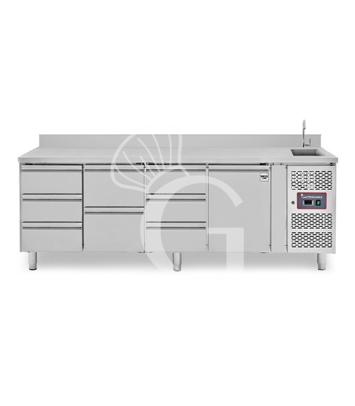Mesa refrigerada 8 cajones 1 puerta con fregadero y peto, Prof. 700 mm , Temp.+2ºC/+8ºC, grifo incluido