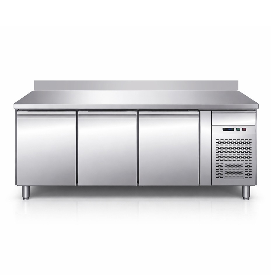 Mesa refrigerada con 3 puertas, cajón sobre el motor, profundidad 700 mm, −2°C/+8°C – Clase energética B