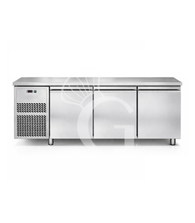 Mesa refrigerada 3 puertas, prof.  700 mm -18°C/-22°C, motor a la izquierda