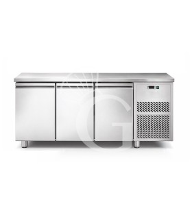 Mesa Refrigerada 3 puertas 700 mm de profundidad 0°C/+10°C motor a distancia