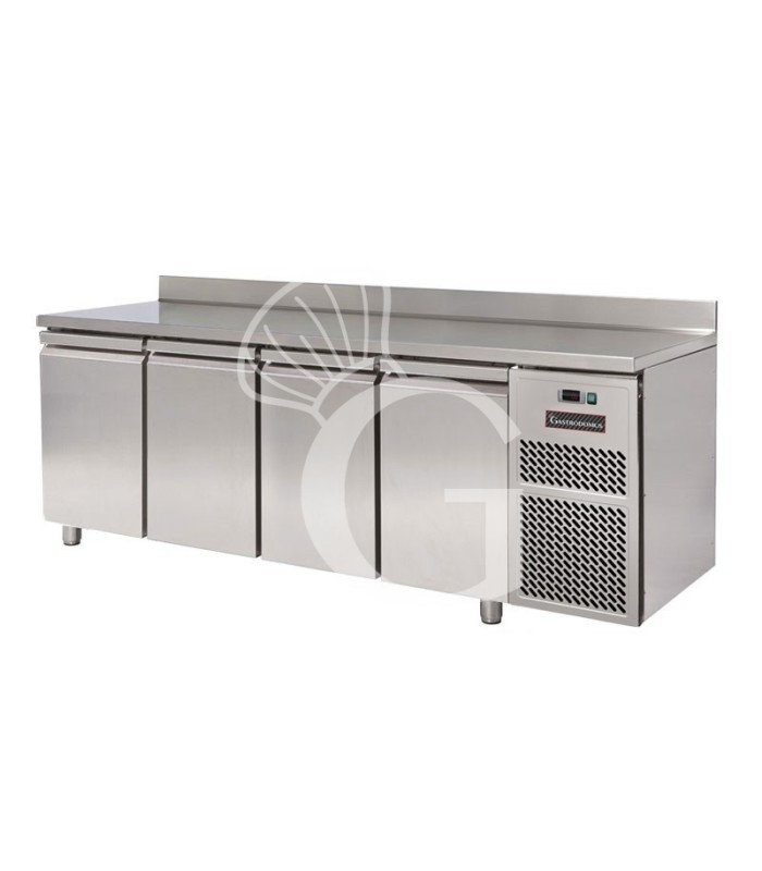 Mesa Refrigerada 4 puertas Peto P 700 mm 0°C/+10°C motor a distancia, clase de eficiencia energética D