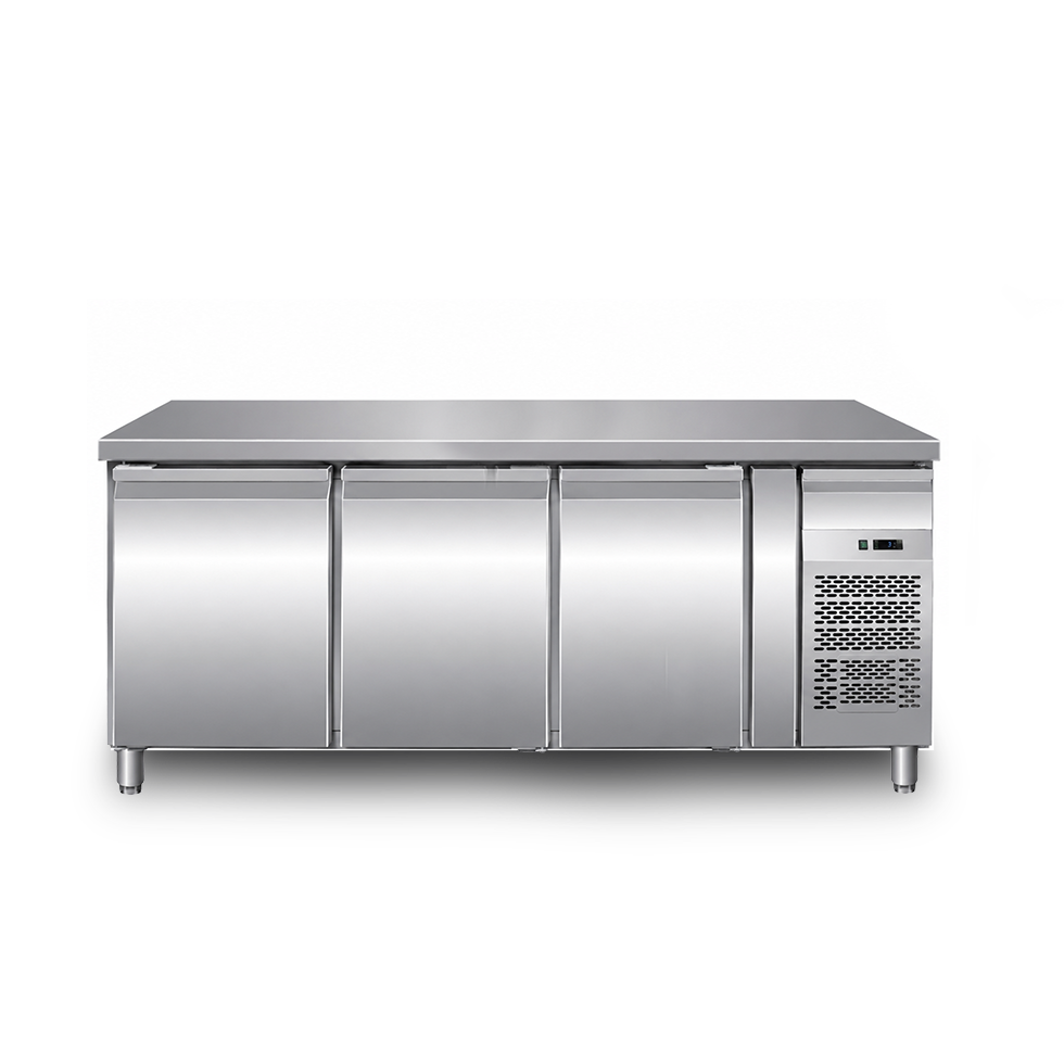 Mesa refrigerada de 3 puertas, con cajón sobre el motor, profundidad 700 mm y temperatura -2°C/+8°C – Clase energética B