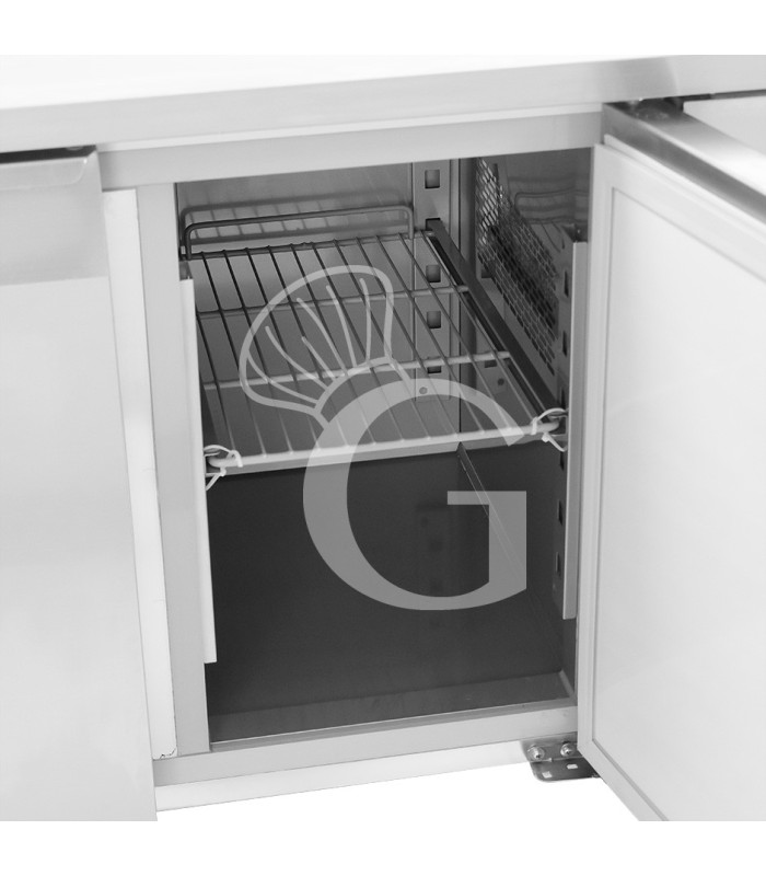 Mesa refrigerada de 4 puertas con peto trasero, 0 °C/+8 °C, clase energética A, profundidad de 700 mm