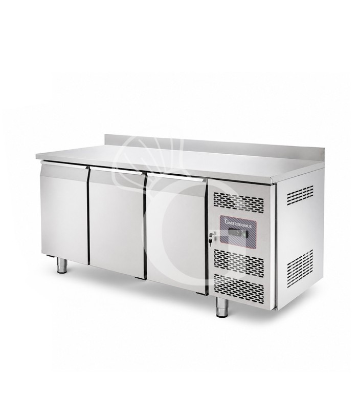 Mesa refrigerada 3 puertas con alzatina 0°C/+8°C – Clase energética A – Profundidad 700 mm