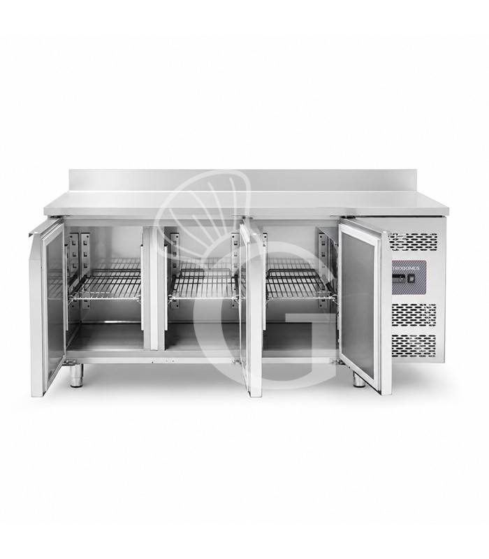 Mesa refrigerada 3 puertas con alzatina 0°C/+8°C – Clase energética A – Profundidad 700 mm