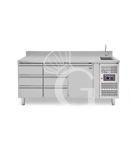 Mesa refrigerada con fregadero con 6 cajones, 1 puerta y peto, profundidad 700 mm, temp. +2°C/+8°C, con grifo