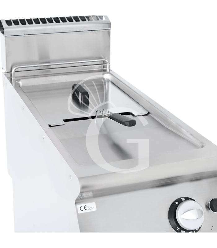 Freidora a gas profesional 13 litros sobre mueble cerrado prof. 900 mm – 1 cuba con quemadores no visibles 12 kW