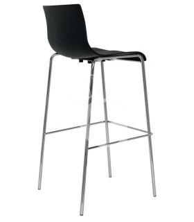 Taburete Odeon con estructura de acero cromado asiento y respaldo de polipropileno