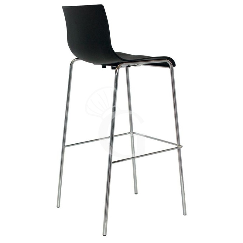 Taburete Odeon con estructura de acero cromado asiento y respaldo de polipropileno
