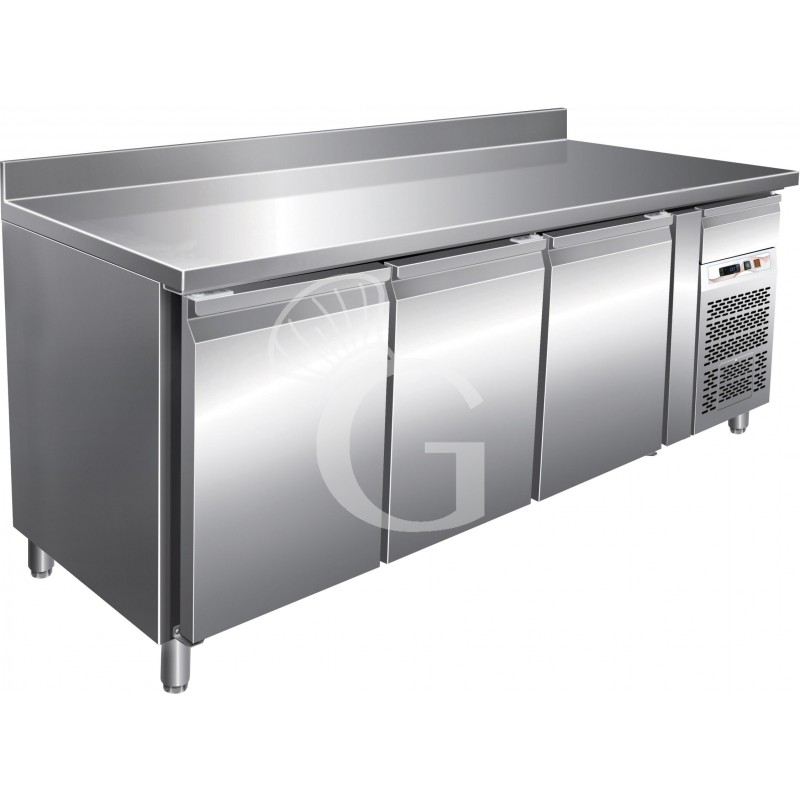 Mesa Refrigerada para gastronomía con peto 3 Puertas 700 mm de profundidad -18°C/-22°C