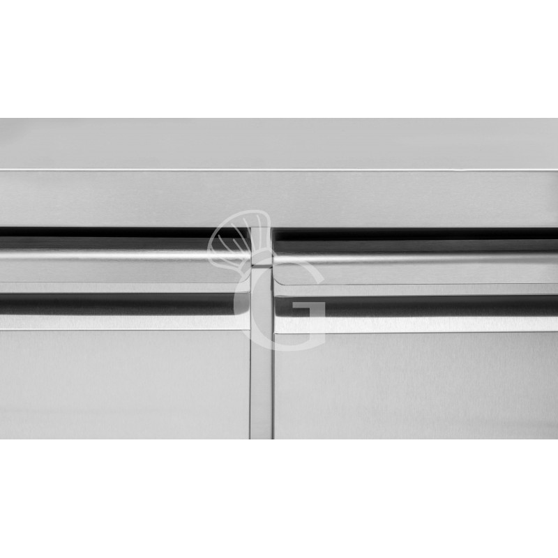 Mesa refrigerada para gastronomía 8 cajones 1 puerta 700 mm -2°C/+8°C, peto trasero