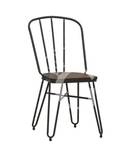 Silla Eike con estructura de metal barnizado y asiento de madera