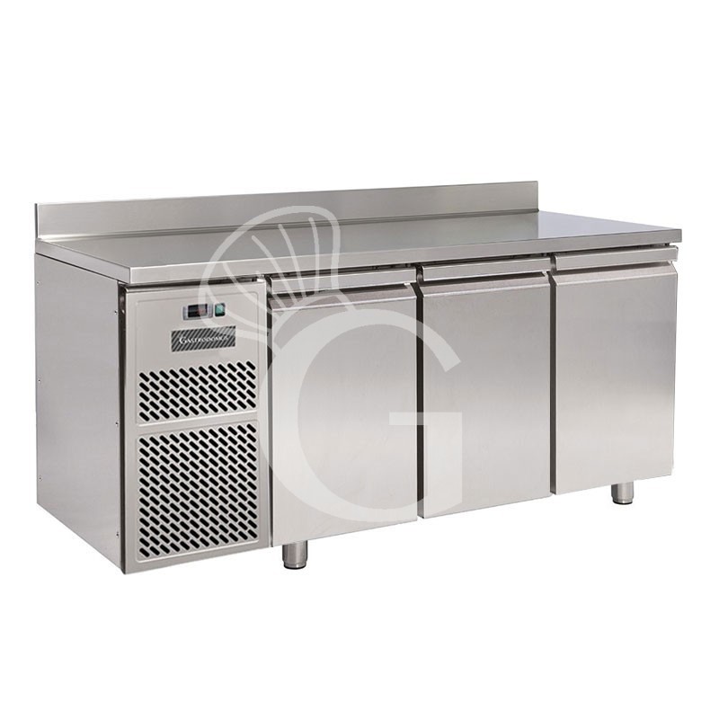 Mesa Refrigerada Motor a la izquierda 3 Puertas Peto 600 mm de Profundidad 0°C/+10°C Clase de eficiencia energética D