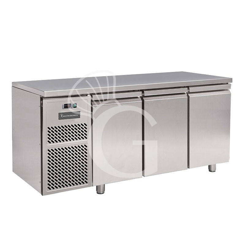 Mesa Refrigerada 3 puertas 600 mm de profundidad -18°C/-22°C motor a la izquierda clase de eficiencia energética G