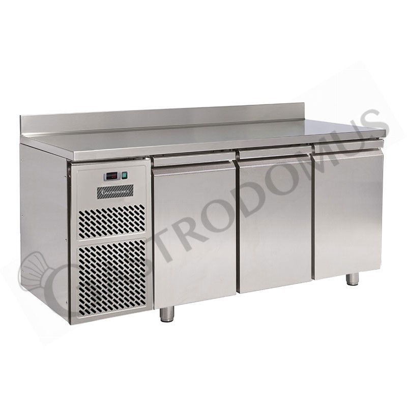 Mesa refrigerada 3 puertas, peto, prof.  700 mm 0°C/+10°C, motor a la izquierda, clase energética D