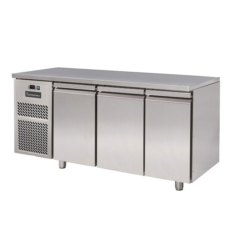 Mesa refrigerada 3 puertas, prof.  600 mm 0°C/+10°C, motor a la izquierda, clase energética D