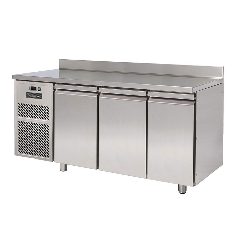 Mesa refrigerada 3 puertas, peto, prof.  700 mm 0°C/+10°C, motor a la izquierda, clase energética D