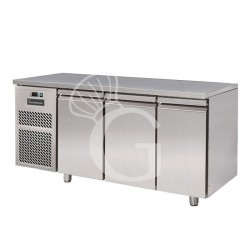 Mesa refrigerada con 3 puertas, profundidad de 800 mm y temperatura de -18°C/-22°C y motor a la izquierda