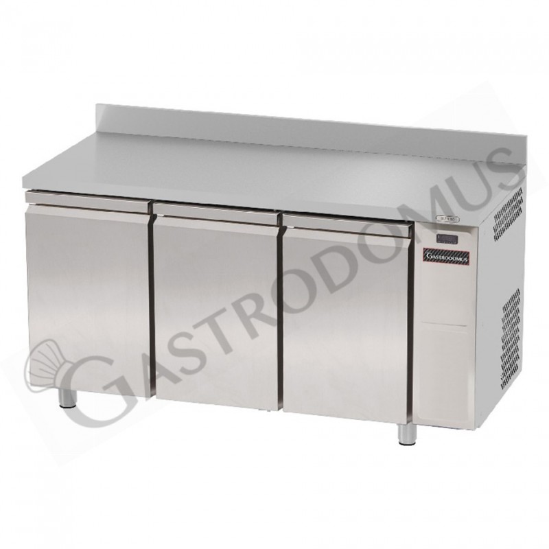 Mesa Refrigerada para gastronomía 3 puertas Peto P 700 mm -18°C/-22°C motor a distancia, clase de eficiencia energética G