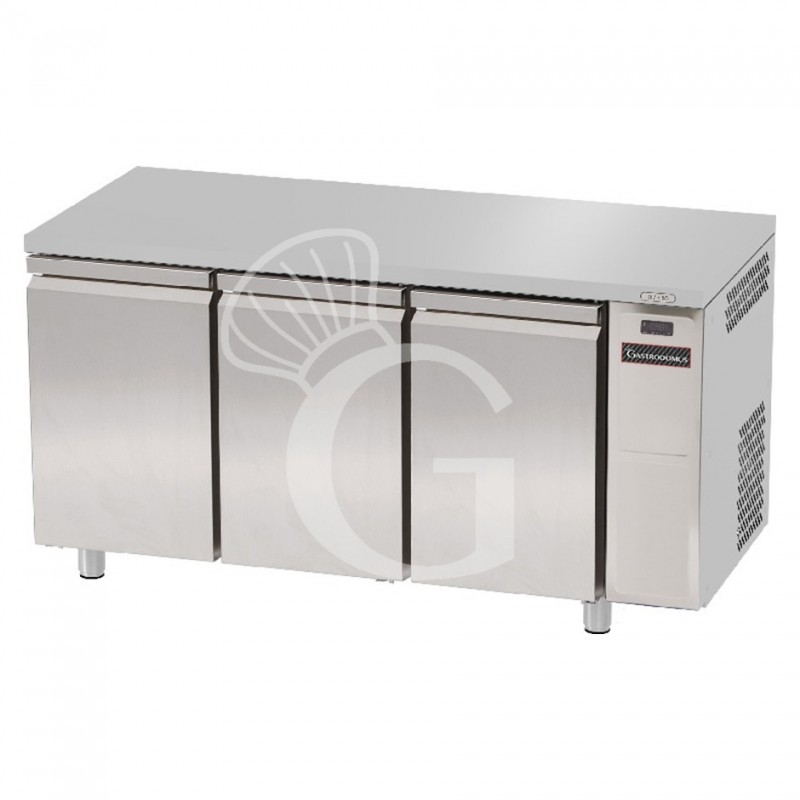 Mesa Refrigerada para gastronomía 3 puertas P 700 mm -18°C/-22°C motor a distancia, clase de eficiencia energética G
