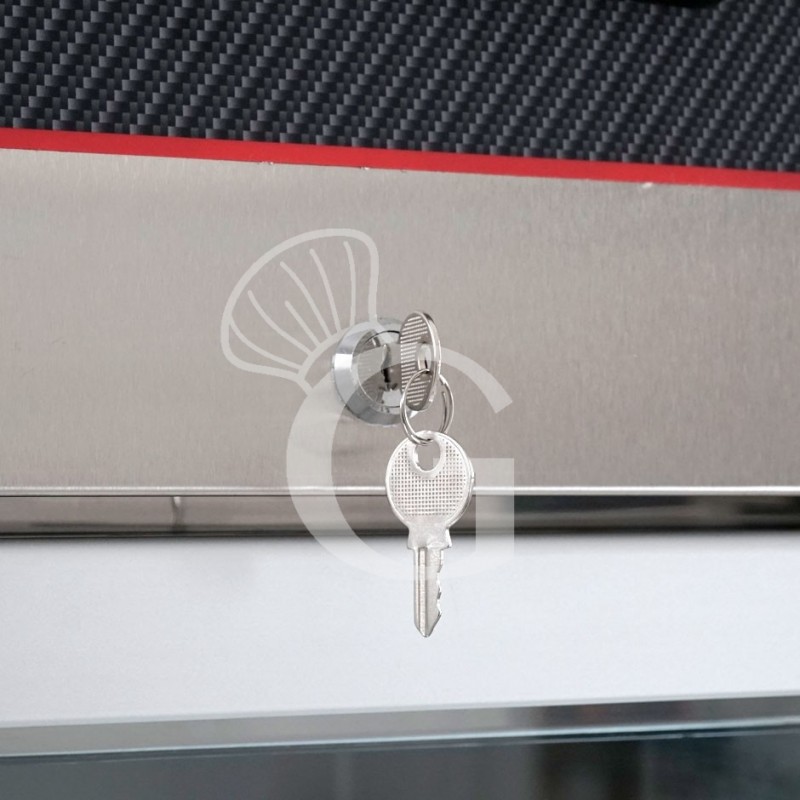 Detalle cerradura con llave