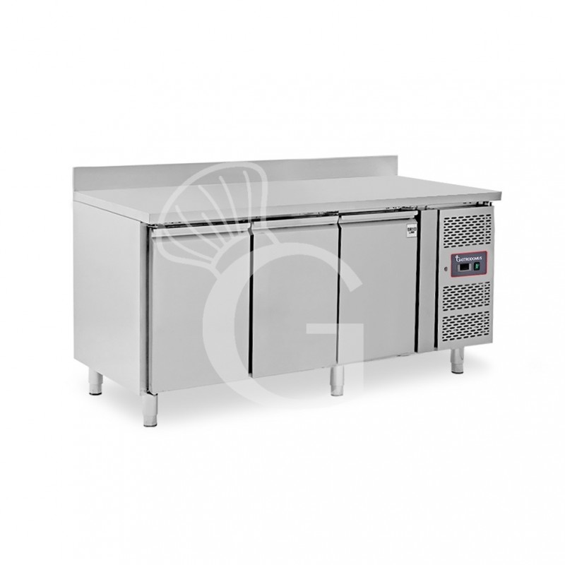 Mesa Refrigerada 3 Puertas con Peto 600 mm de profundidad -2°C/+8°C Clase de eficiencia energética C