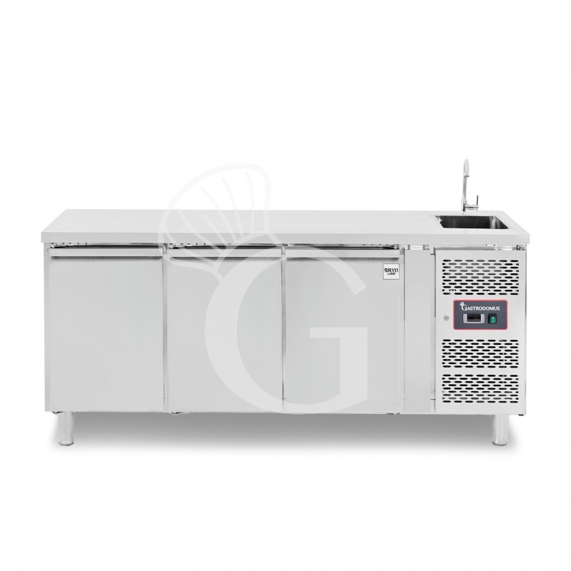 Mesa refrigerada 3 puertas con fregadero y grifo, 700 mm de profundidad +2°C/+8°C motor a la derecha