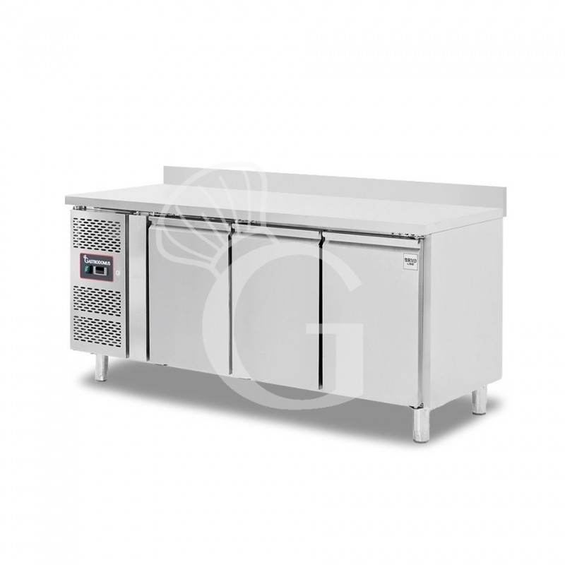 Mesa refrigerada 3 puertas, peto 700 mm de profundidad +2°C/+8°C motor a la izquierda, clase de eficiencia energética B